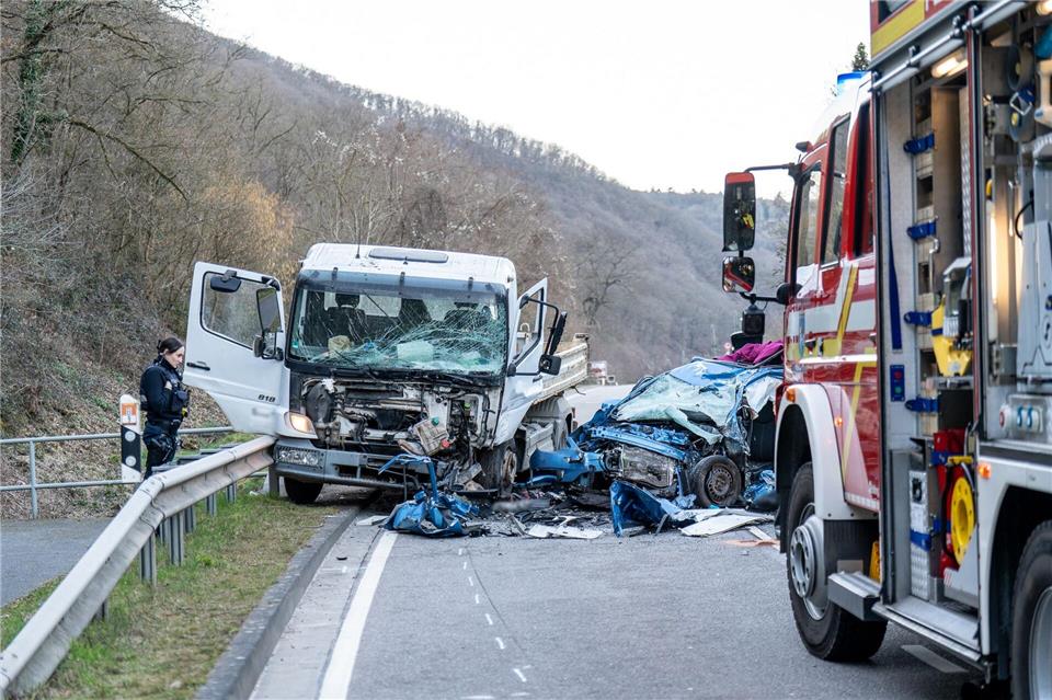 „Überholmanöver sind typische Unfallursachen auf Landstraßen“, sagt eine Verkehrsexpertin. (Archivbild)5VISION.NEWS/dpa