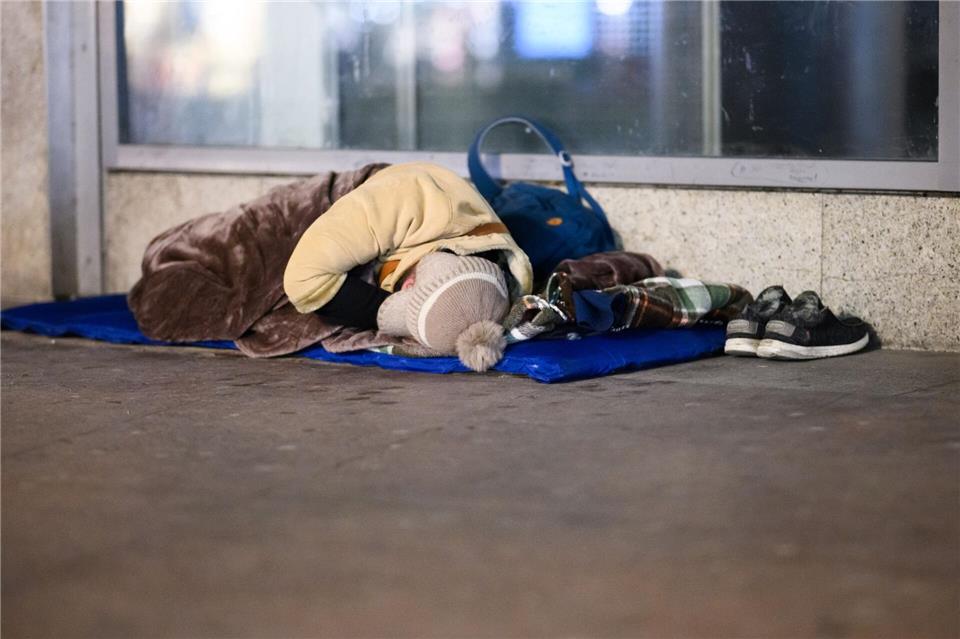 Übernachten im Freien bei Minustemperaturen bedeutet Lebensgefahr.Julian Stratenschulte/dpa