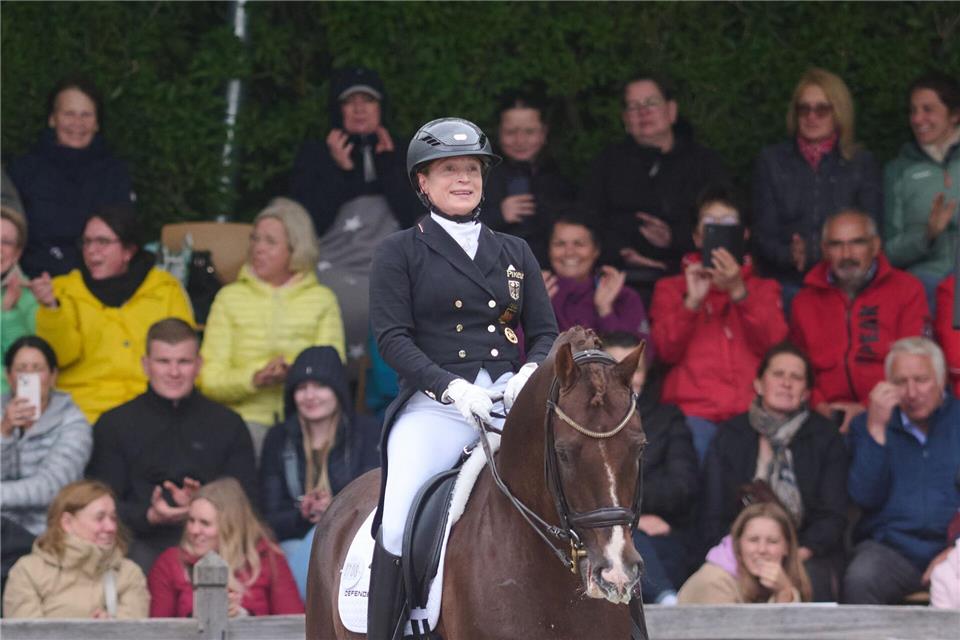 Überragte wieder einmal: Isabell Werth nach ihrem Sieg in der Kür auf Viva Gold.Bernd Thissen/dpa