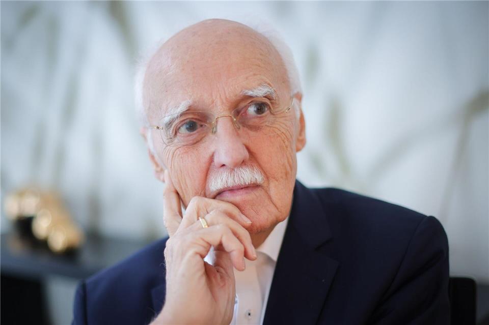 Überraschend viele Deutsche blicken mit Optimismus auf das neue Jahr, findet der Hamburger Zukunftsforscher Horst Opaschowski. (Archivbild)Christian Charisius/dpa