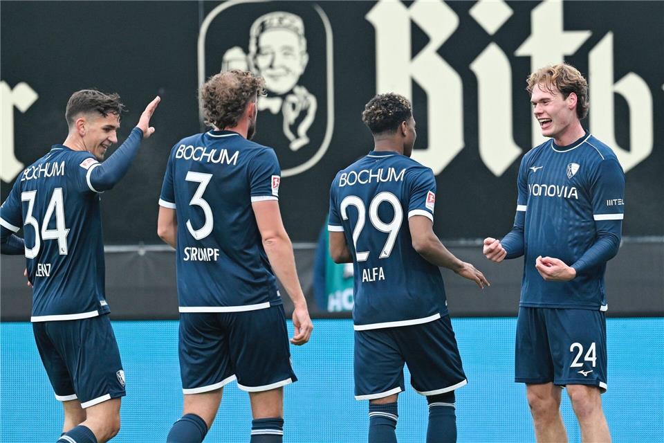 Überraschendes Tor zum 1:0 für Bochum: Mats Pannewig (r).Uwe Anspach/dpa