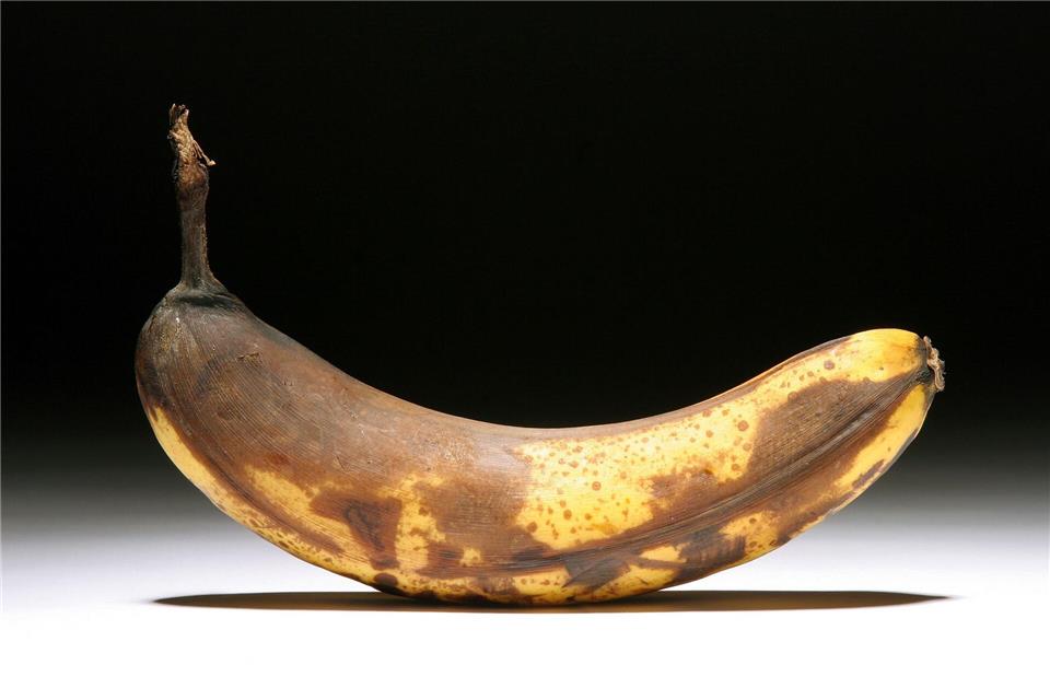 Überreife Bananen enthalten Alkohol: je brauner die Schale, desto höher der Alkoholgehalt durch natürliche Gärung.Heiko Wolfraum/dpa/dpa-tmn