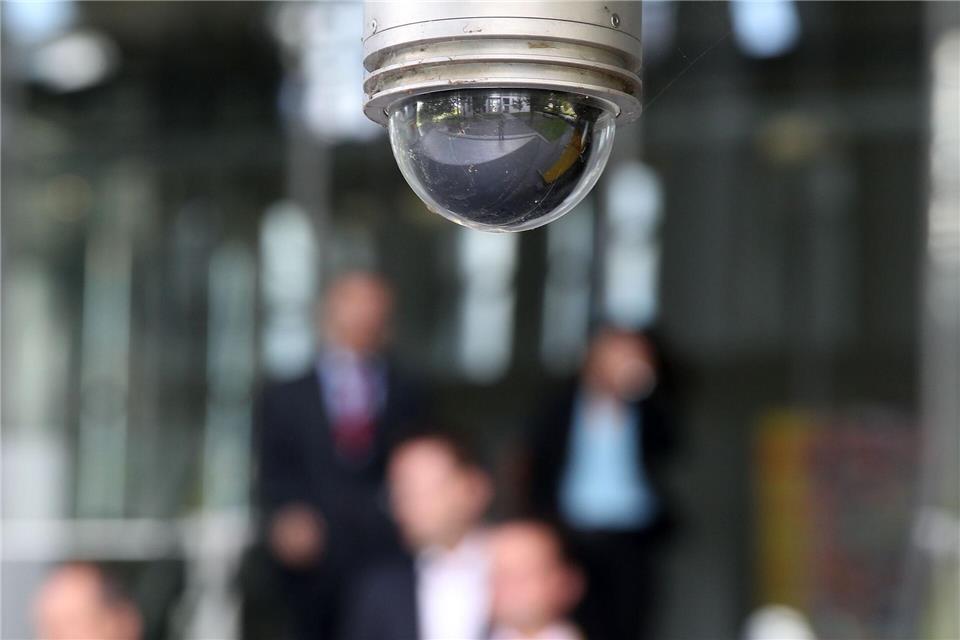 Überwachungskameras am Arbeitsplatz dürfen zum Beispiel zum Schutz vor Sachbeschädigung oder Diebstahl verwendet werden.Oliver Berg/dpa/dpa-tmn