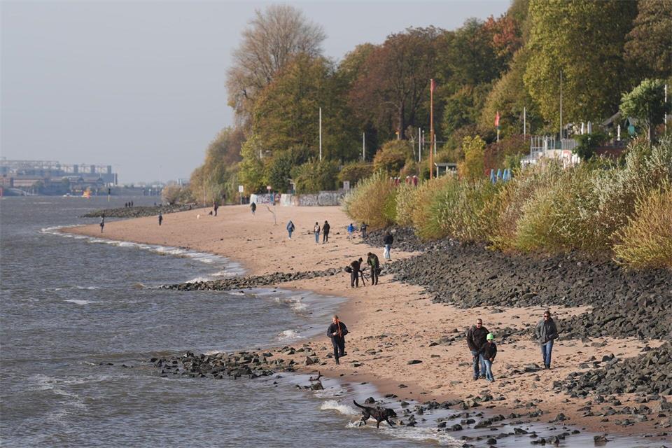 Überwiegend Wolken und viele Schauer erwarten den Norden. (Symbolbild)Marcus Brandt/dpa