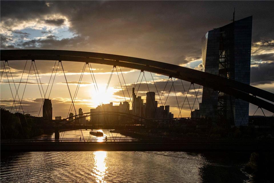 Überwiegend freundliche Tage werden in Hessen erwartet. (Symbolbild)Boris Roessler/dpa
