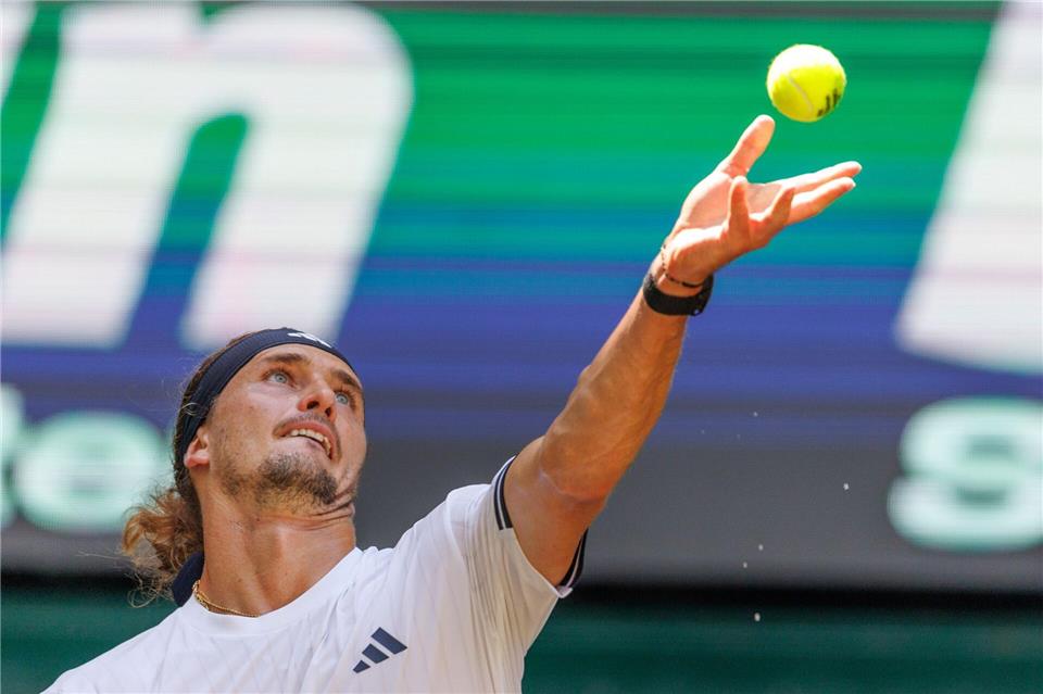 Überzeugte im Viertelfinale der Terra Wortmann Open mit einem starken Aufschlag: Alexander Zverev. Friso Gentsch/dpa