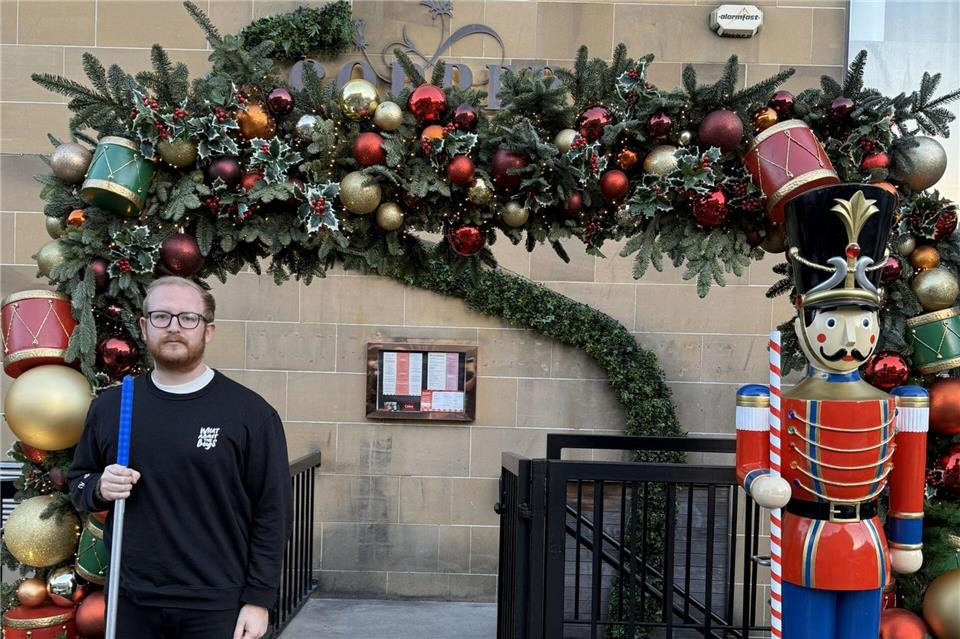 Übrig ist nur noch Nelson: Eine Bar in Schottland vermisst ihren Nussknacker.Copper Blossom/Signature Group/PA Media/dpa