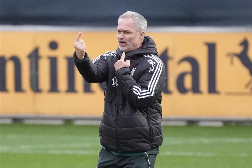 Übungseinheit in Frankfurt vor der WM-Qualifikation: Bundestrainer Christian Wück. Marc Schüler/dpa