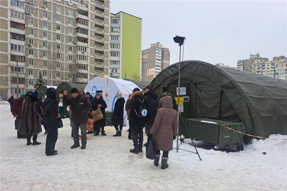 Ukrainische Behörden arbeiten mit internationalen Hilfsorganisationen zusammen, um von Heizungsausfällen betroffenen Menschen zu helfen. (Archivbild)Andreas Stein/dpa
