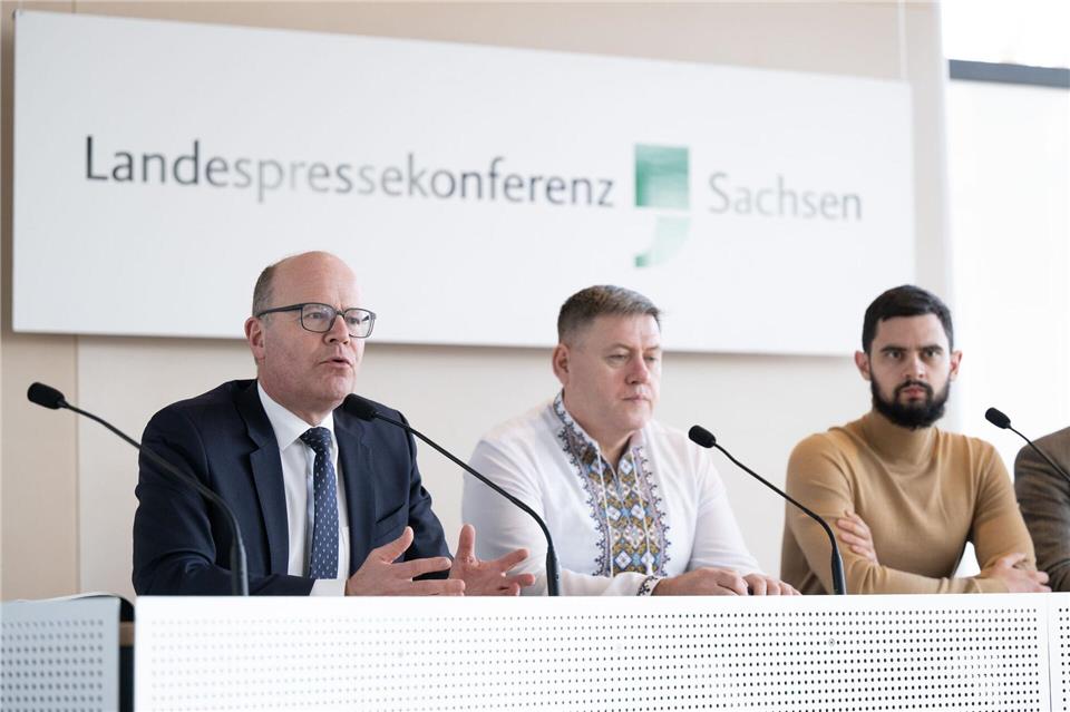 Ukrainische Soldaten berichten in Dresden über ihre Kriegsgefangenschaft in Russland.Sebastian Kahnert/dpa