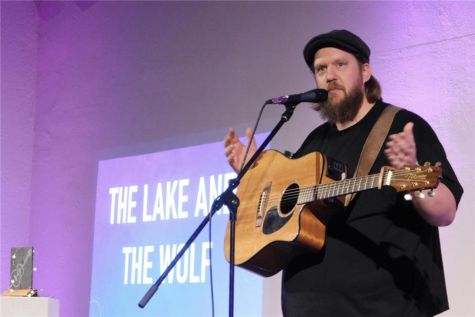 Ulf Ronnsiek alias „The Lake and the Wolf“ gewinnt den NRW SongSlam 2025.