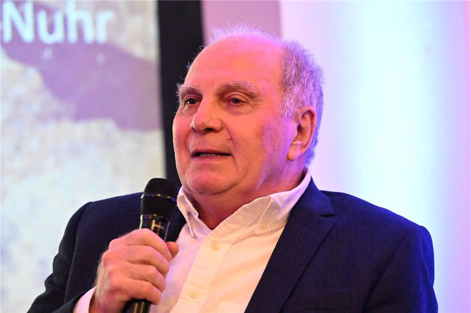 Uli Hoeneß hält die jüngsten Entwicklungen auf dem Transfermarkt für „gaga“.Felix Hörhager/dpa