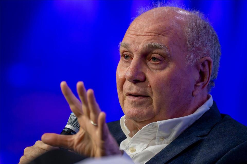 Uli Hoeneß ist mit Bundestrainer Nagelsmann unzufrieden. (Archivbild)Peter Kneffel/dpa