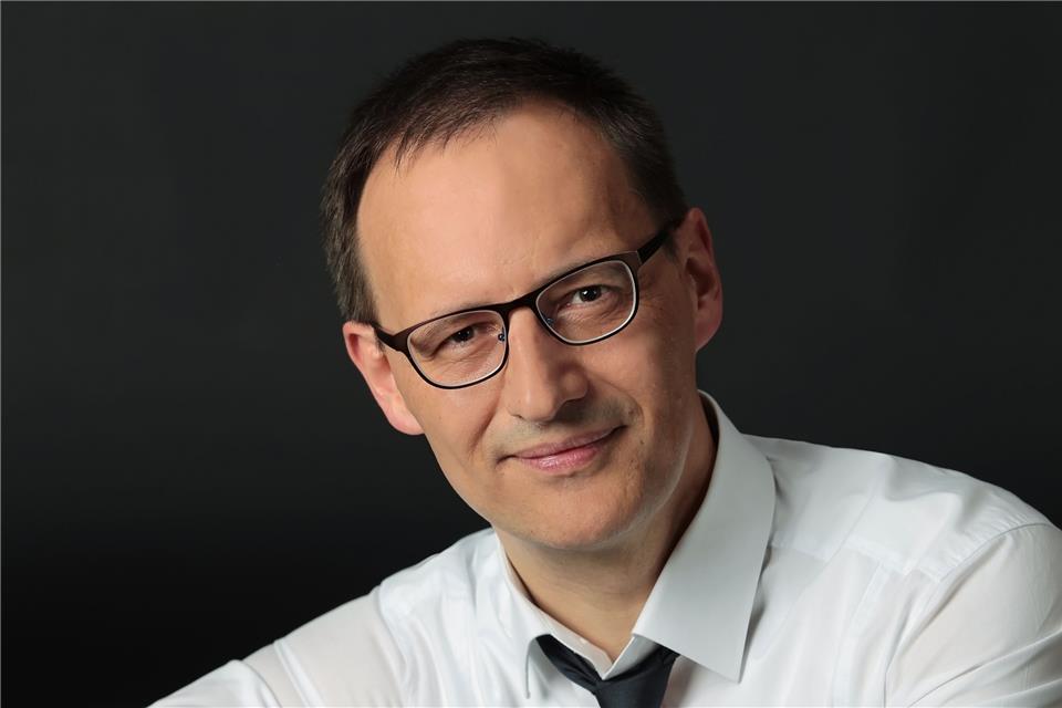 Ulrich Grimpe musiziert auf der Raesfelder Kirchenorgel.