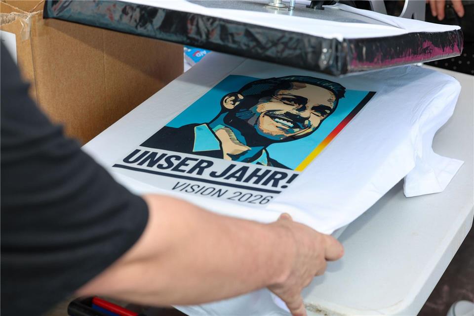 Ulrich Siegmunds (AfD) Konterfei findet sich inzwischen auf T-Shirts. (Archivbild)Peter Gercke/dpa