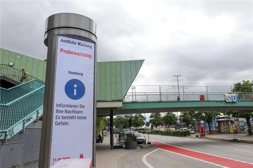 Um 11.00 Uhr wurde in der gesamten Hansestadt testweise gewarnt.Bodo Marks/dpa