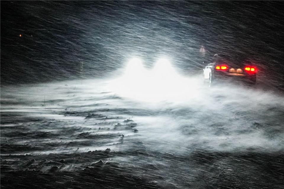 Um Cuxhaven ist die Situation auf den Straßen angespannt Julian Stähle/dpa