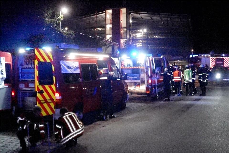 Um Mitternacht sorgte ein Wohnungsbrand in Saarbrücken-Dudweiler für Aufregung. (Symbolbild) Thorsten Kremers/dpa