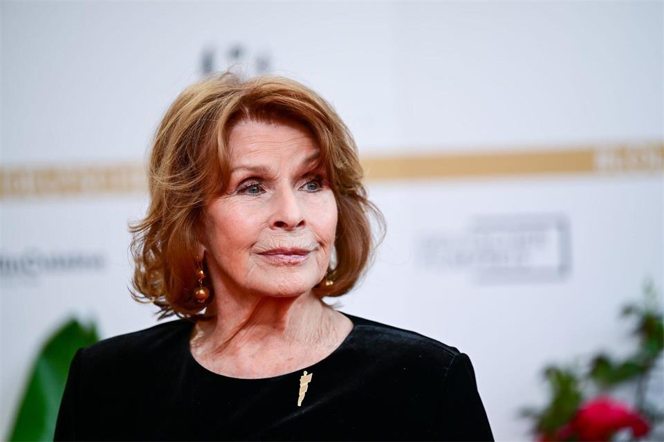 Um Senta Berger für die Serie zu gewinnen, musste Regisseur Helmut Dietl sie erst überzeugen. (Archivbild)  Sebastian Christoph Gollnow/dpa