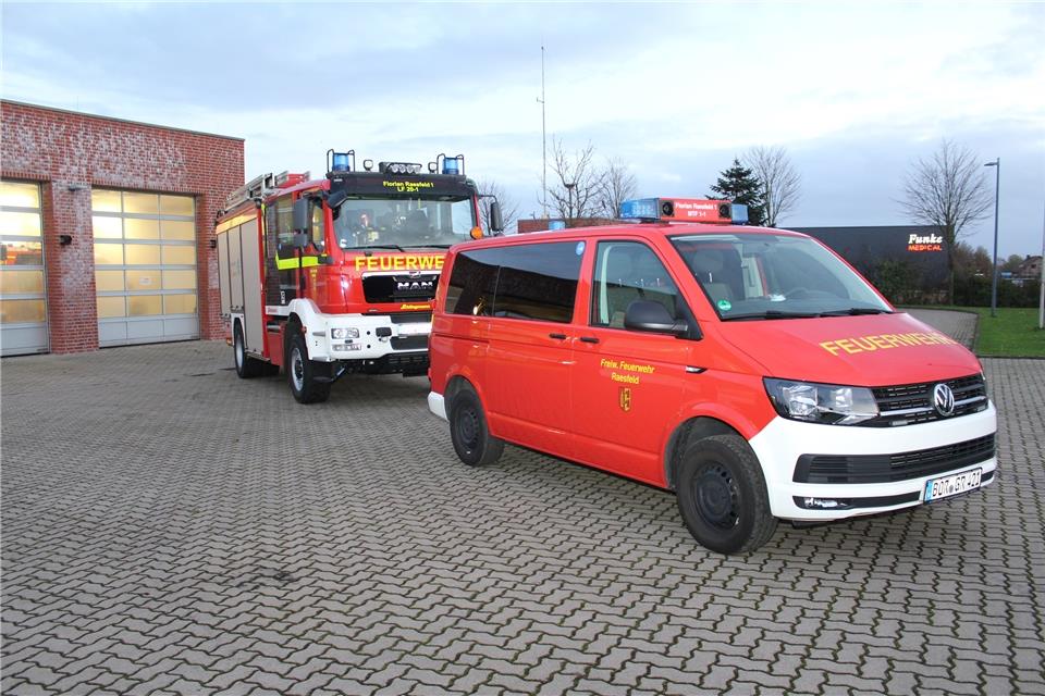 Um ausreichend Feuerwehrleute zum Einsatzort zu bringen, sind zwei Gruppenfahrzeuge nötig, um darin die Abstände einhalten zu können.Rentel