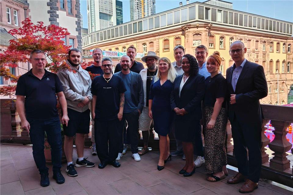 Um die Nachtkultur zu stärken, gibt es in Frankfurt seit August 2024 einen sogenannten Nachtrat. (Archivbild)Lukas Fortkord/dpa