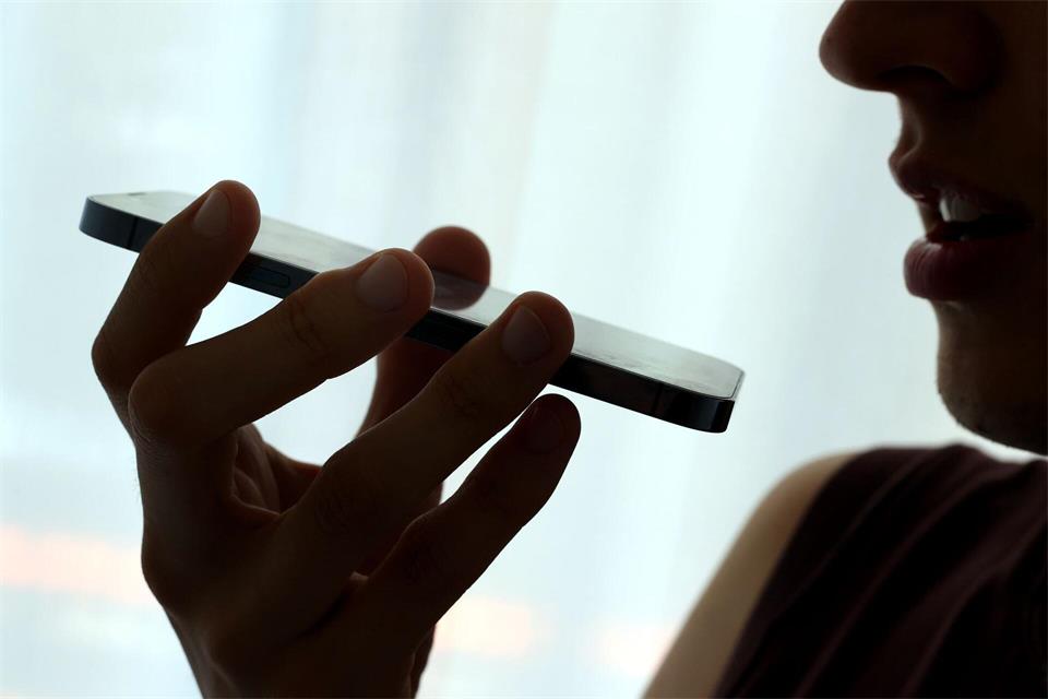 Um die Privatsphäre zu schützen, kann man virtuelle Assistenten sowie Mikrofon-Berechtigungen auch ausstellen.picture alliance/dpa