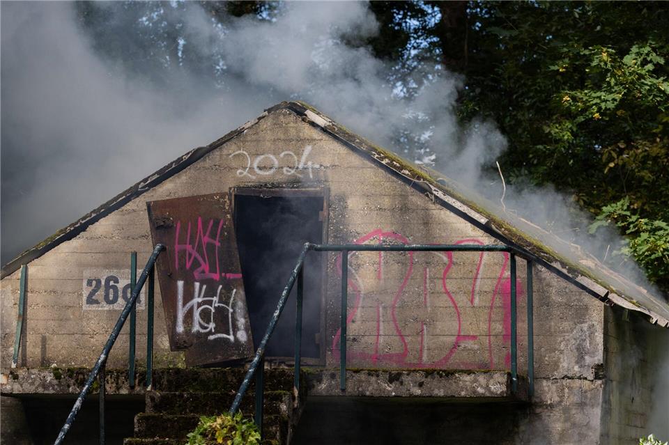 Um die Verletzten herum waren geschminkte Darsteller von Verletzten, die zeitgleich im Rahmen der Übung um Hilfe riefen. Rolf Vennenbernd/dpa