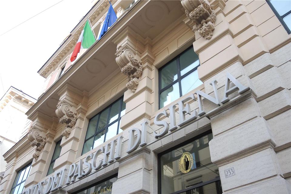 Um die einstige Krisenbank, die vor neun Jahren vom italienischen Staat vor dem Untergang gerettet worden war, kündigt sich ein Bieterkampf an. (Archivbild)Lena Klimkeit/dpa
