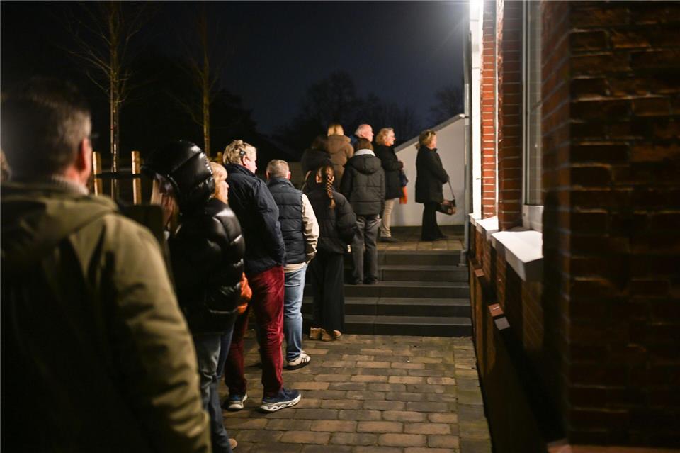 Um einen Arzttermin zu bekommen, nehmen manche Patienten kilometerlange Anfahrten in Kauf.Lars Penning/dpa