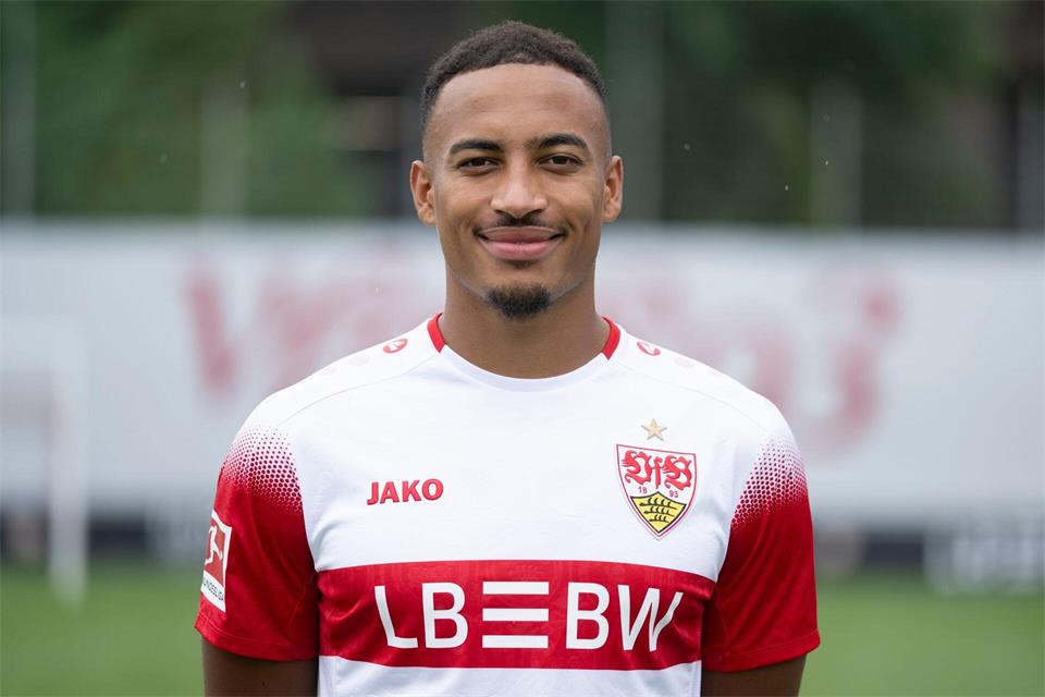 Um einen möglichen Abschied von Jamie Leweling hatte es Spekulationen gegeben. Doch der Nationalspieler blieb. Marijan Murat/dpa