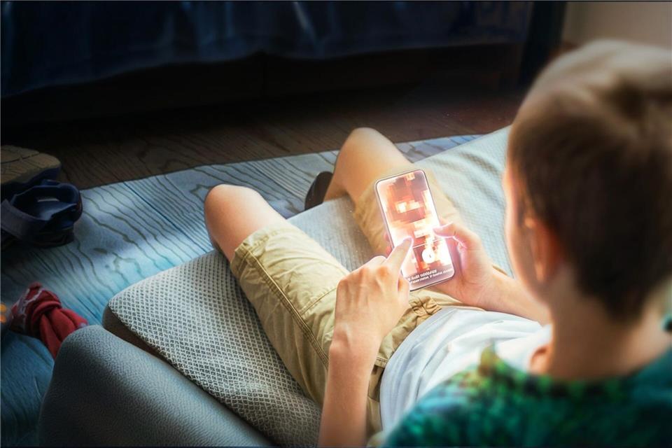 Um pornografische Inhalte zu sehen, müssen Kinder im Internet nicht unbedingt gezielt danach suchen.Getty/ZDF/dpa