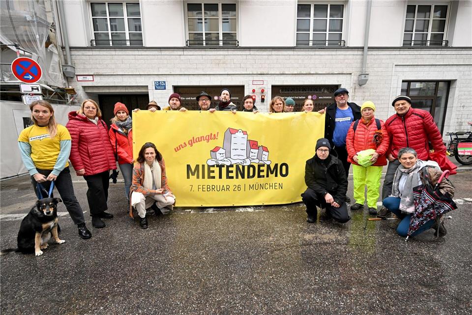 Um seinen Forderungen Nachdruck zu verleihen, ruft das Bündnis für Februar 2026 zu einer großen Demo in der bayerischen Landeshauptstadt auf.Felix Hörhager/dpa