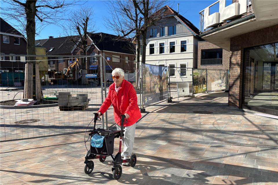 Um zur Volksbank zu gelangen führt ein Weg vom Burgplatz aus vorbei am ehemaligen Schuhhaus Kipp und der Bäkerei Kremer über die Josefstraße.