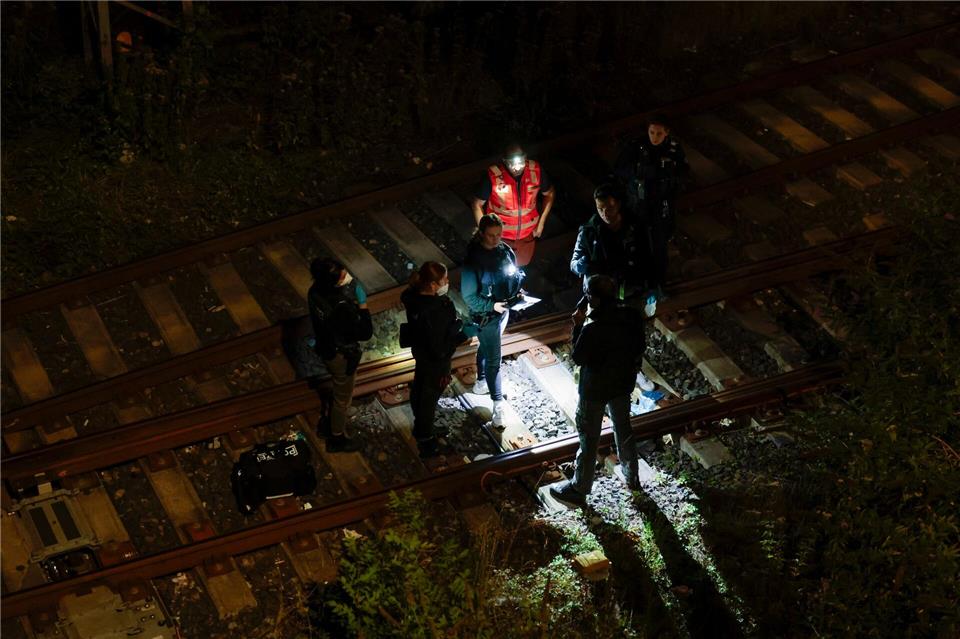 Umfangreiche Ermittlungen nach Brandanschlag auf Bahnstrecke in WuppertalThomas Banneyer/dpa