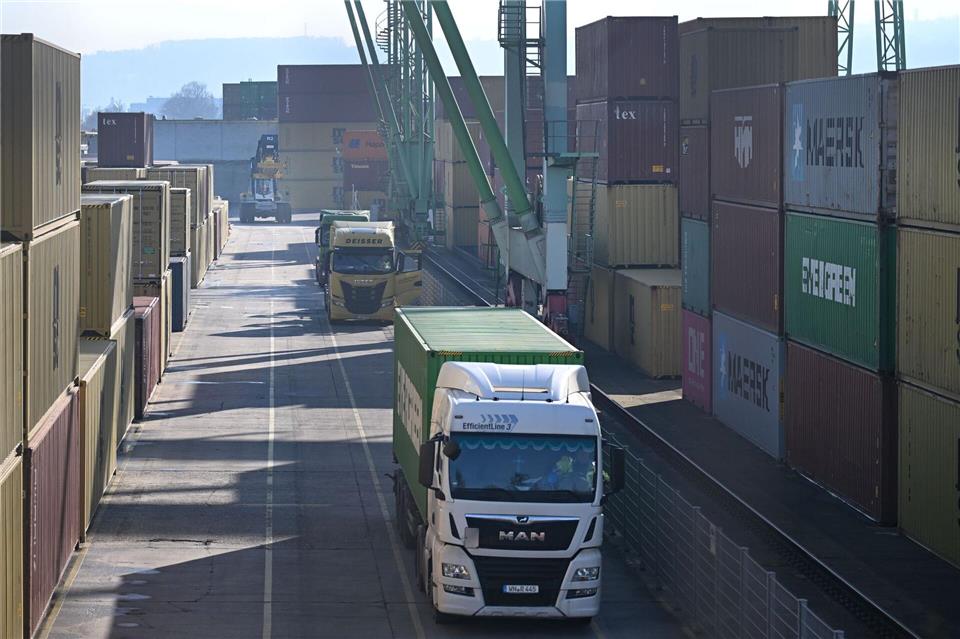 Umfrage: Die Situation der Unternehmen im Südwesten hat sich etwas verbessert. (Archivbild)Bernd Weißbrod/dpa