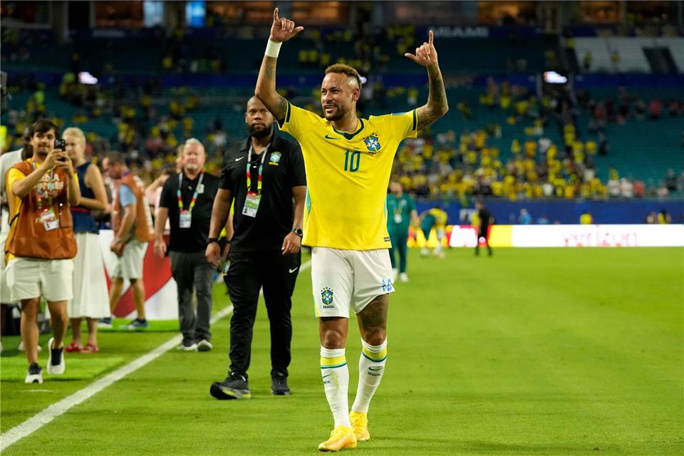 Umjubelter Star: Brasiliens Neymar nach dem 3:0-Sieg gegen Schottland.Lynne Sladky/AP/dpa
