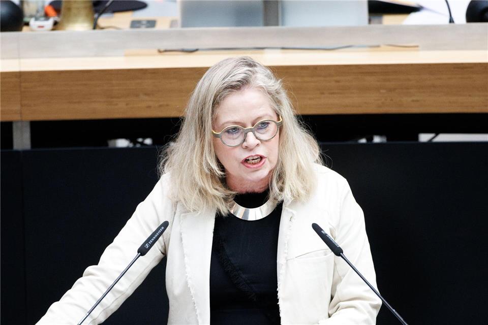 Umwelt- und Klimaschutzsenatorin Ute Bonde (CDU) sieht noch Klärungsbedarf bei der Finanzierung der Maßnahmen, die von der Initiative BaumEntscheid gefordert werden.  Carsten Koall/dpa