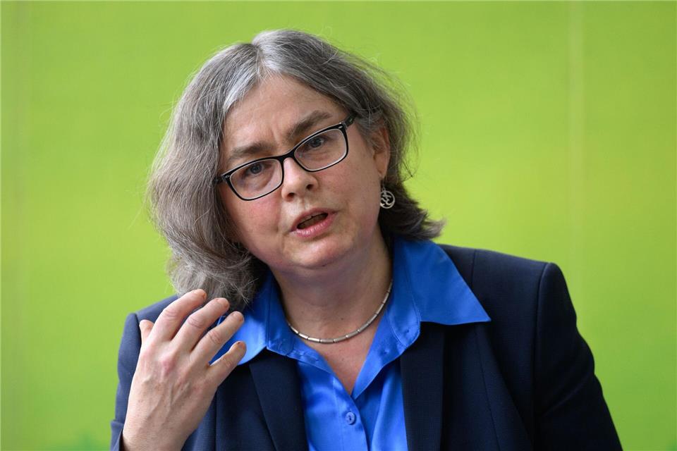 Umweltbürgermeister Eva Jähnigen (Grüne) kündigte vollumfängliche Informationen zu den weiteren Untersuchungsergebnissen nach dem PFAS-Fund an. (Archivbild)Robert Michael/dpa