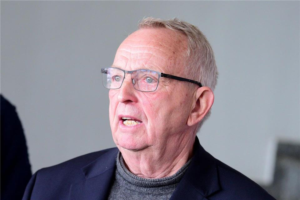 Umweltminister Backhaus sorgt sich um den Buckelwal vor der Küste Mecklenburg-Vorpommerns. Daniel Bockwoldt/dpa