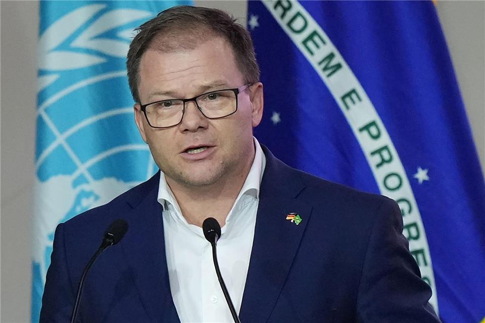 Umweltminister Carsten Schneider sagte, es gehe darum, sich von fossilen Energieträgern „zu befreien“. Fernando Llano/AP/dpa