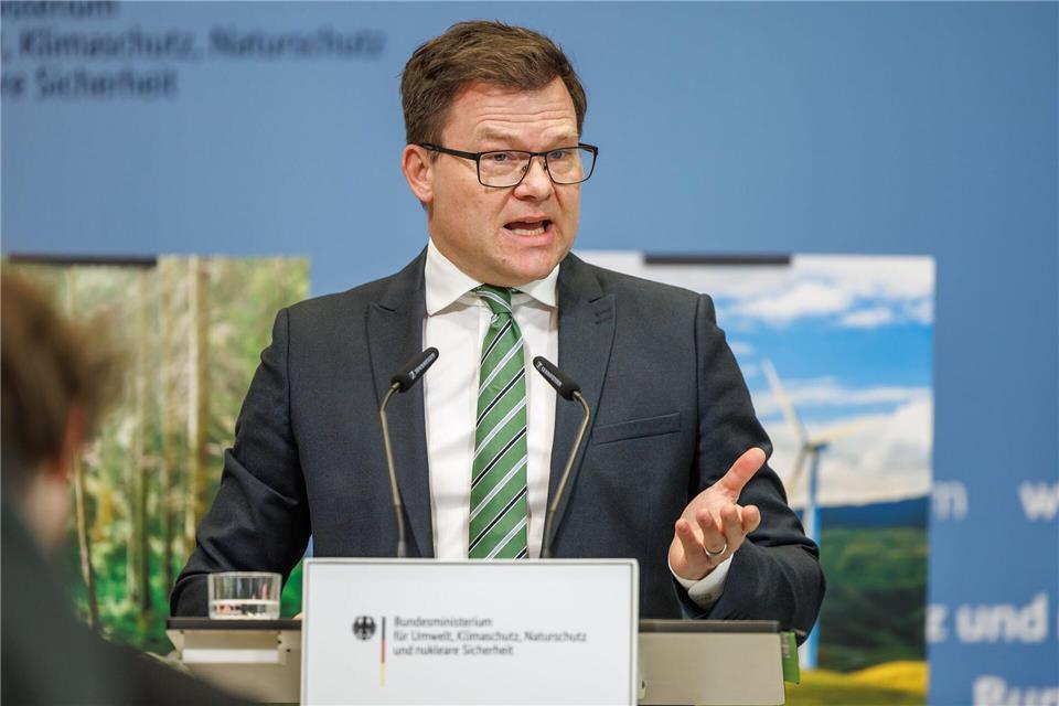 Umweltminister Schneider will am neuen Klimaprogramm gemessen werden.Andreas Gora/dpa