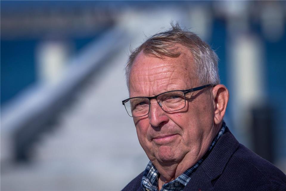 Ein Jahr Inselhafen Prerow – Backhaus zeigt sich zufrieden Umweltminister Till Backhaus (SPD) zieht ein Jahr nach Fertigstellung der Seebrücke in Prerow eine positive Bilanz. (Archivbild)Jens Büttner/dpa