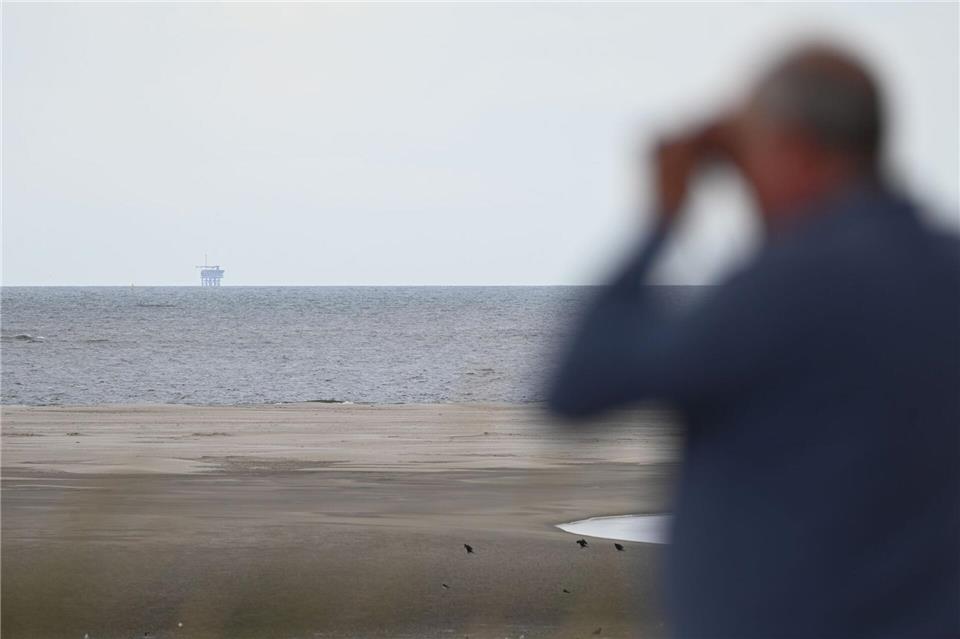 Umweltschützer sehen die Meeresumwelt durch Gasbohrungen gefährdet. (Archivbild)Lars Penning/dpa