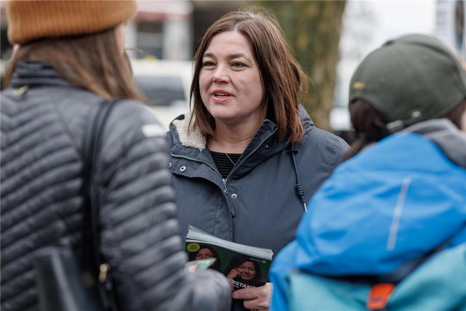 Umweltsenatorin Katharina Fegebank hat die Hamburger zum Schneeschippen aufgerufen (Archivbild)Markus Scholz/dpa
