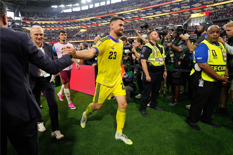 Unai Simon ist nicht unumstritten in Spanien - und dennoch WM-Rekordhalter.Ashley Landis/AP/dpa