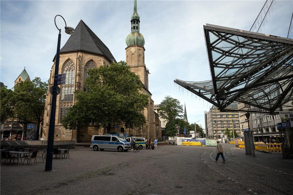 Unbekannte sollen an der Reinoldikirche versuchten haben, zwei Obdachlose zu töten. (Archivbild)dpa