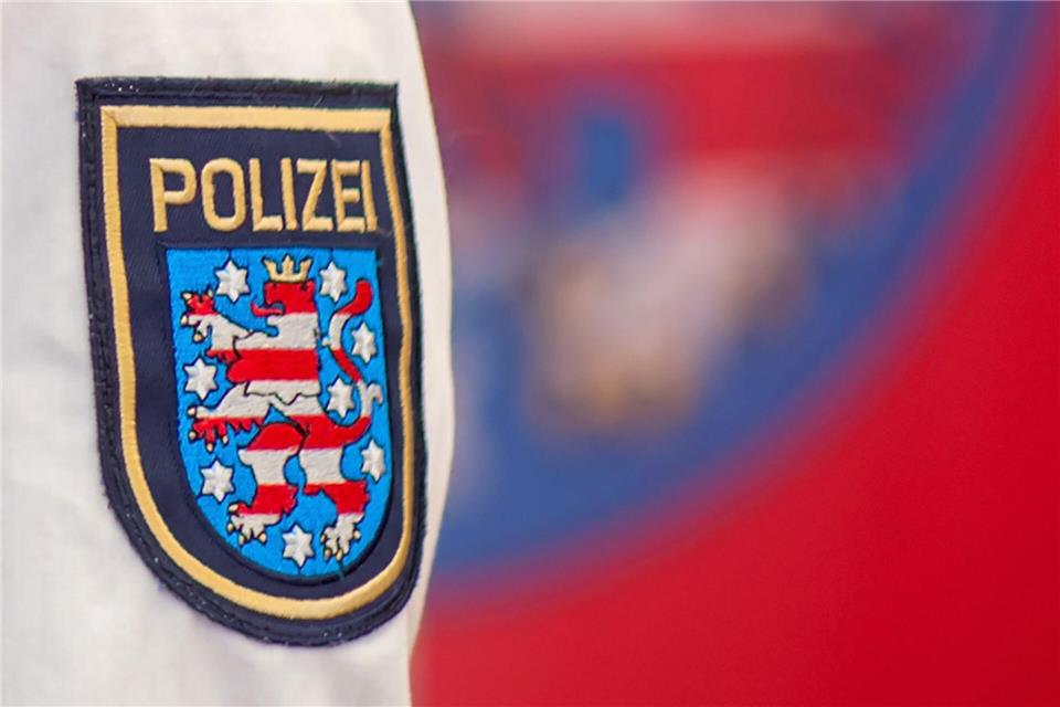 Hakenkreuze und mehr NS-Symbole an Schule in Gera gesprüht  Unbekannte sprühen in Gera Hakenkreuze und rechte Schriftzüge an die Fassade einer Schule. Der Staatsschutz ermittelt, wie die Polizei mitteilte. (Symbolbild)arifoto UG/dpa-Zentralbild/dpa