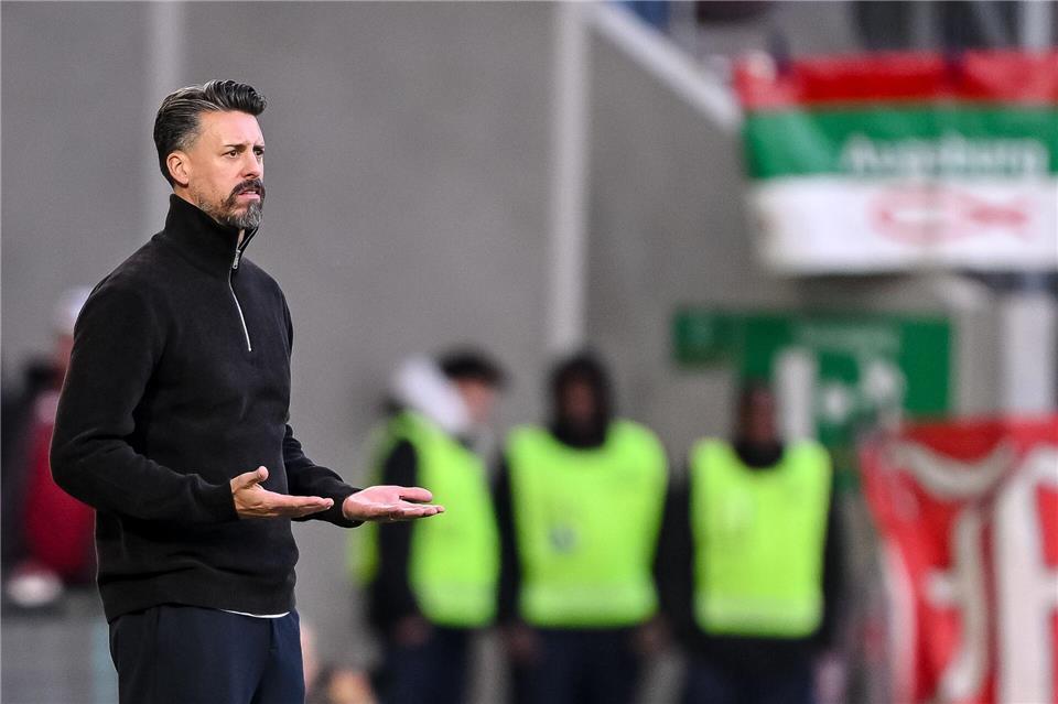 „Wir können es“: Wagner zweifelt nicht nach 0:6-Lehrstunde  Und nun? Sandro Wagner beim Augsburger Untergang gegen Leipzig.Harry Langer/dpa