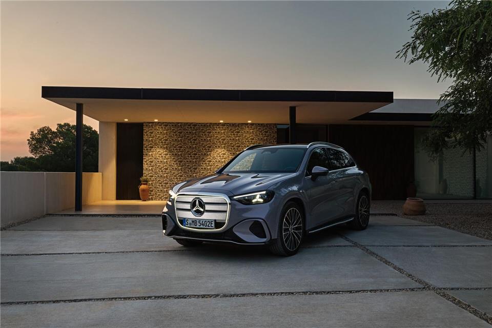 Und oben funkeln die Sterne? Mag sein, doch auch der GLC-Grill setzt auf Lichteffekte.Mercedes-Benz AG/dpa-tmn