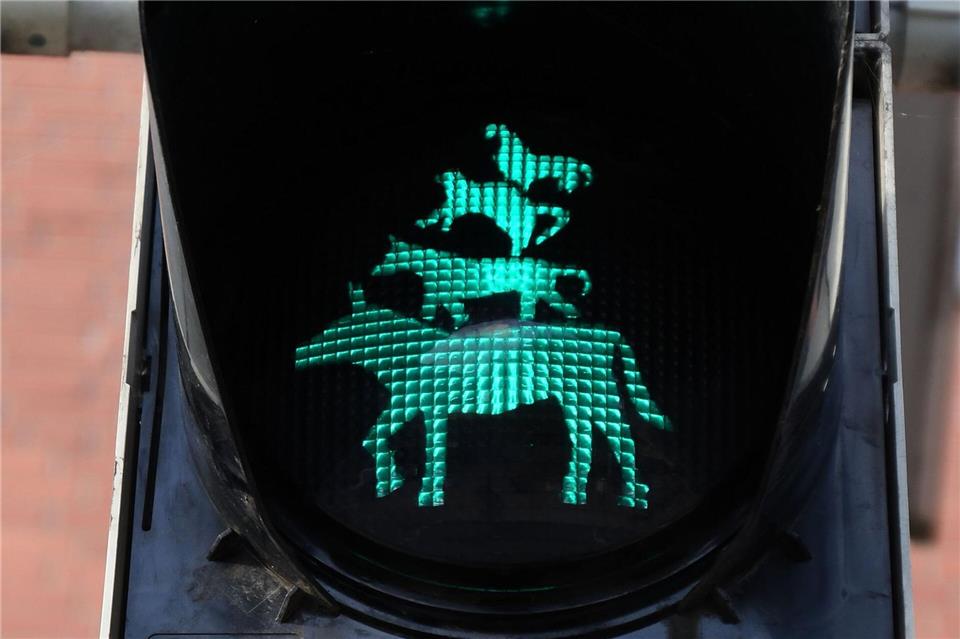 Und viele Jahre später gab es in vielen Städten regionalisierte Ampelfiguren: In Bremen die Stadtmusikanten. (Archivbild)Carmen Jaspersen/dpa